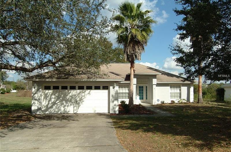 1st image of 307 Country Lakes Cir