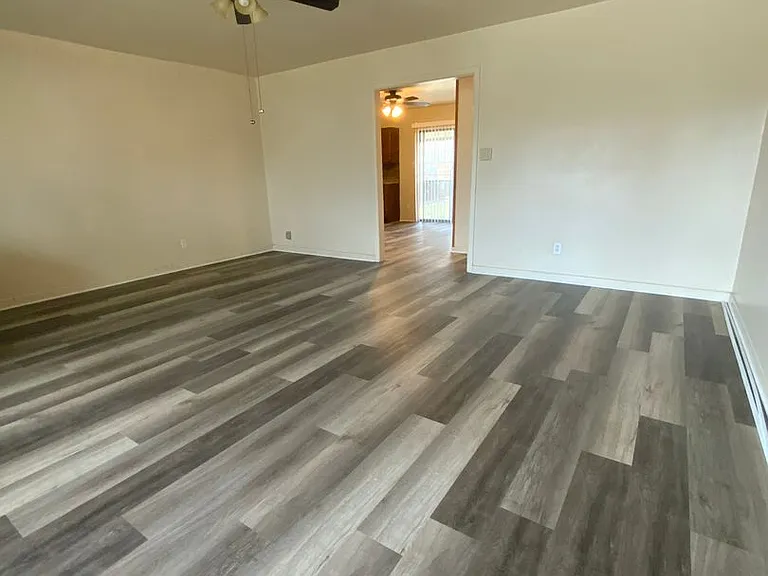 712 Alexander St — Photo 2