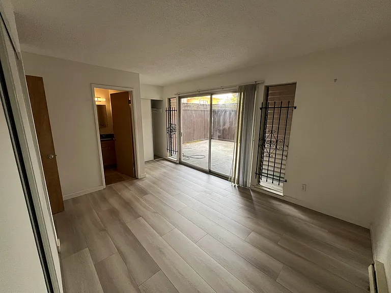 1742 Spruce St #11 — Photo 7