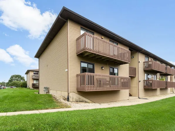695 Dean Dr APT G, South Elgin, IL 60177