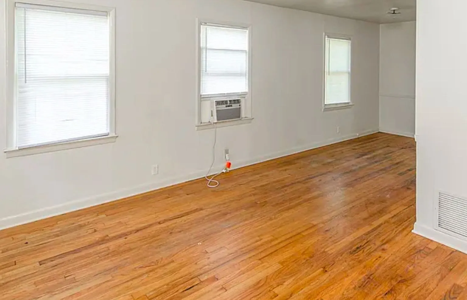 819 Boulevard — Photo 3