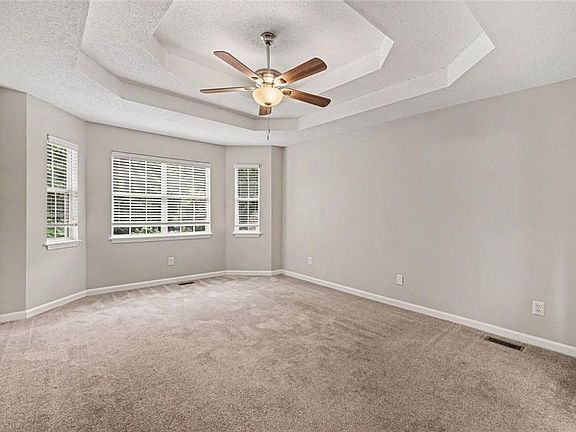 5th image of 5831 Millers Pond Ln