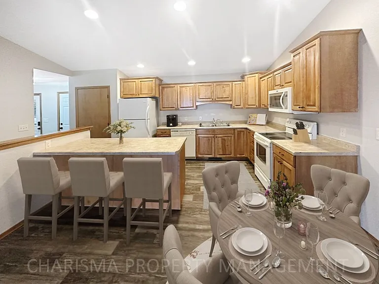 5505 W Rebecca St — Photo 8