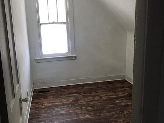 5th image of 458 N Ogden St