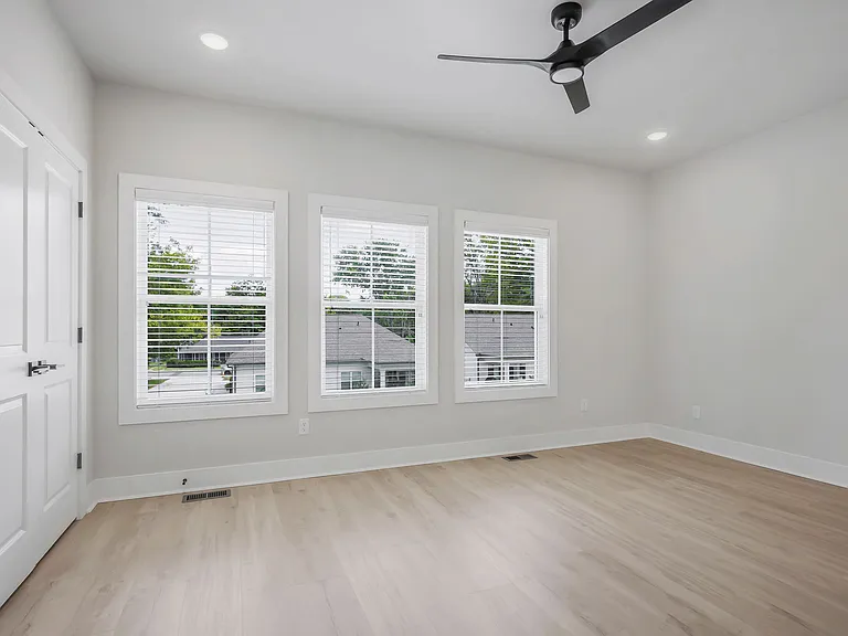348 S Walnut Ave — Photo 20