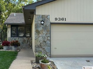 9361 Hillside Plz, Omaha, NE 68114