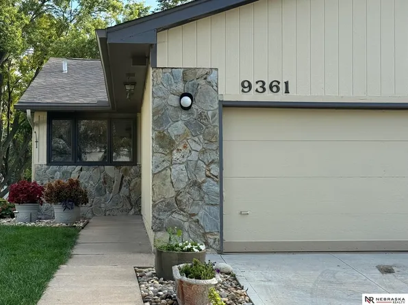 9361 Hillside Plz, Omaha, NE 68114