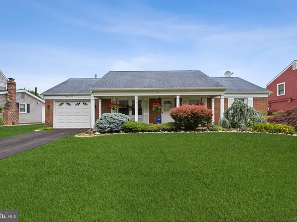 37 Northgate Ln, Willingboro, NJ 08046