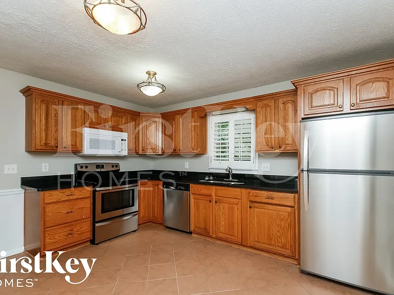4042 Hampton Ct — Photo 5