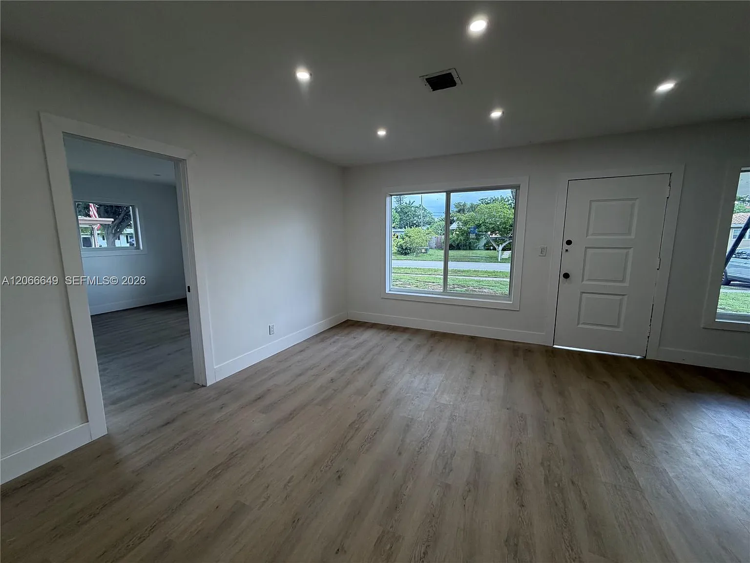 Lauderdale Golf Estates 2 — Photo 2