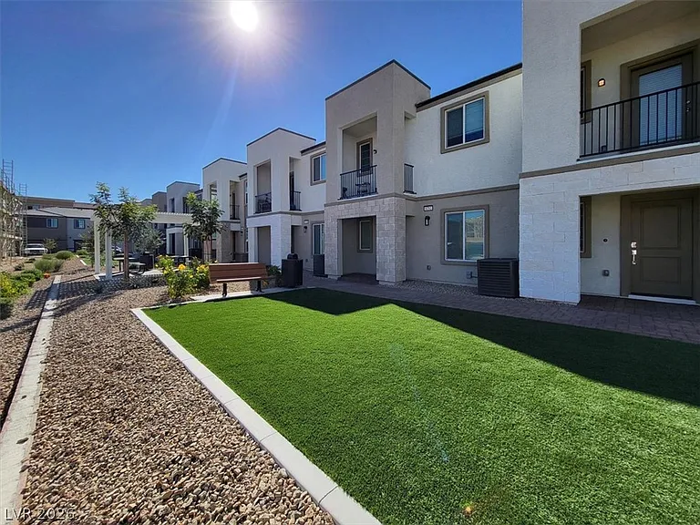 8667 Luxuriant Ave — Photo 23