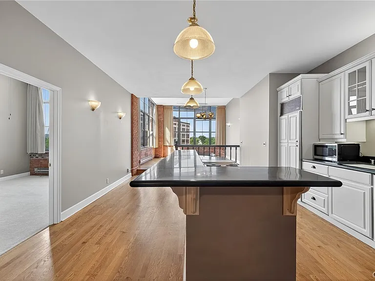526 Plum St #402 — Photo 16