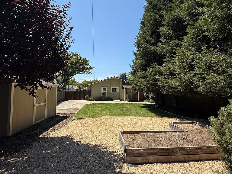 2109 55th St — Photo 14