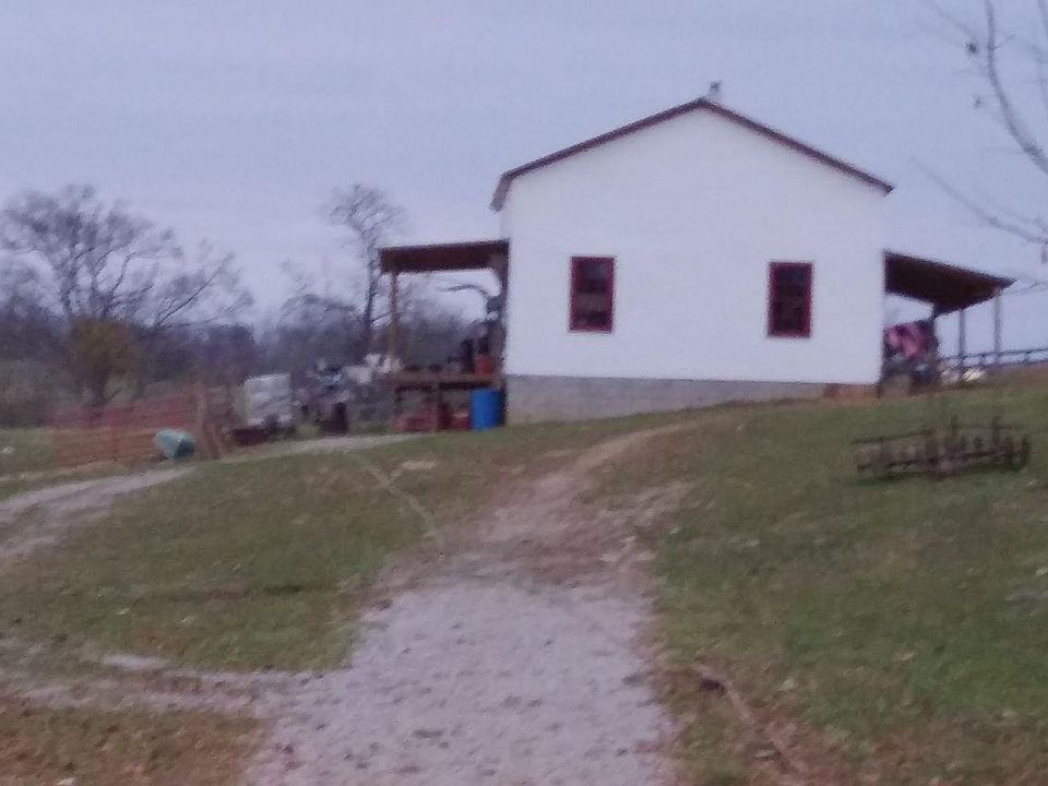 1st image of 555 Shaw Ln
