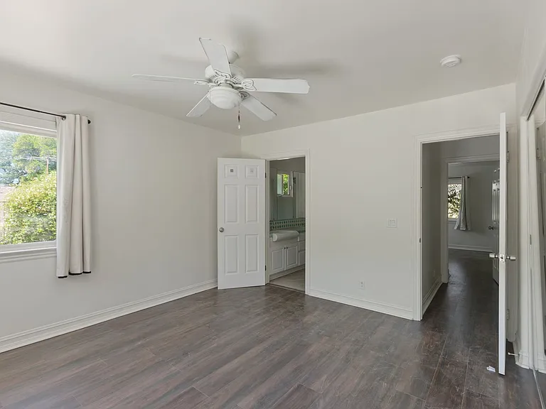 22100 Tiara St — Photo 28