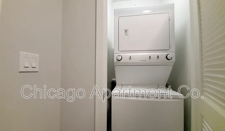801 W Adams St #810 — Photo 6