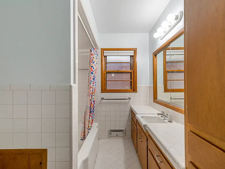 900 N Saint James Pl — Photo 17