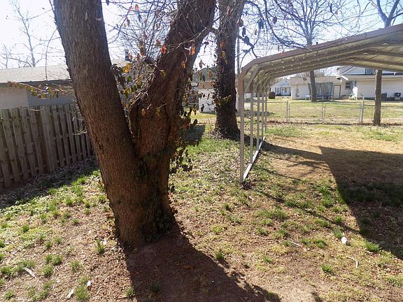 4th image of 814 W 11th St