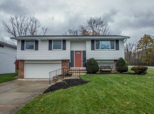 620 Shawnee Ln, Bedford, OH 44146