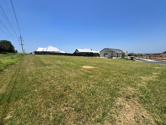3rd image of 607 Taylor Ct