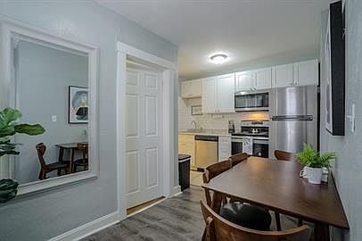 2nd image of 3809 Mercier St #102