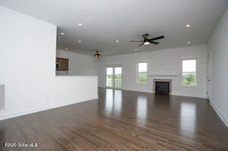 3rd image of 933 Ridge View Circle