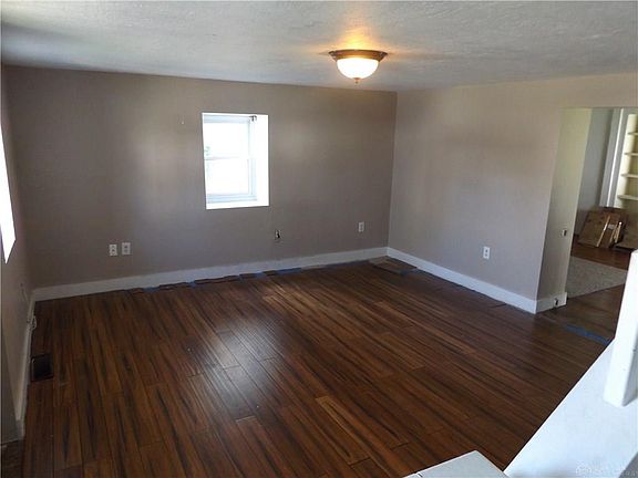 2nd image of 40 Franklin St
