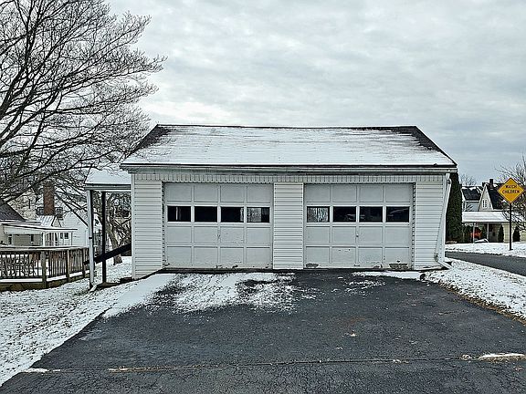 2-car detached garage