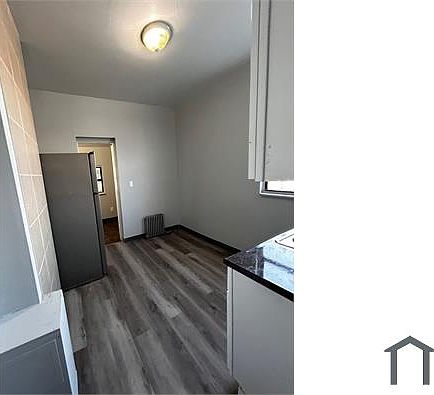 3rd image of 92 Ash St