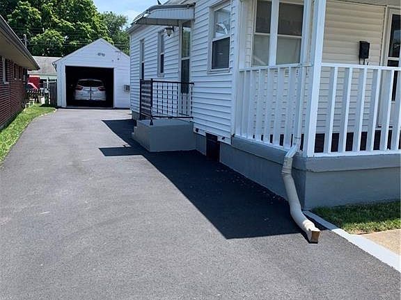 3rd image of 2654 Ferncliff Ave