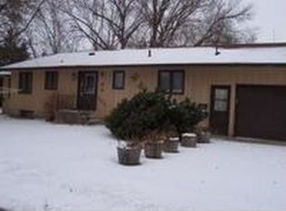 806 4th St SW, Waseca, MN 56093