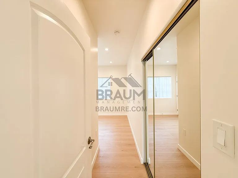1423 Franklin St — Photo 27
