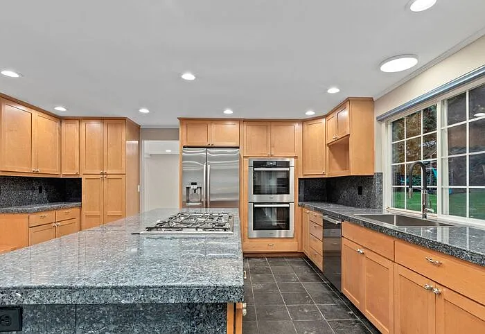 4 bed, 3.5 bath, 3170 sqft, $7,450 — Photo 3