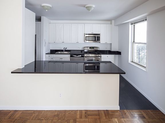 3rd image of 136 E 56th St APT 14