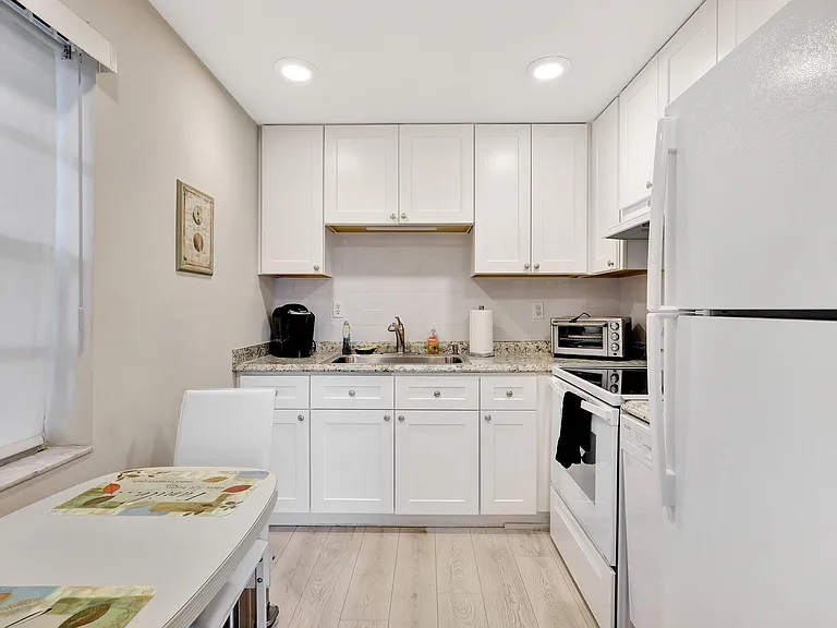 825 E Normandy Trl #R — Photo 8