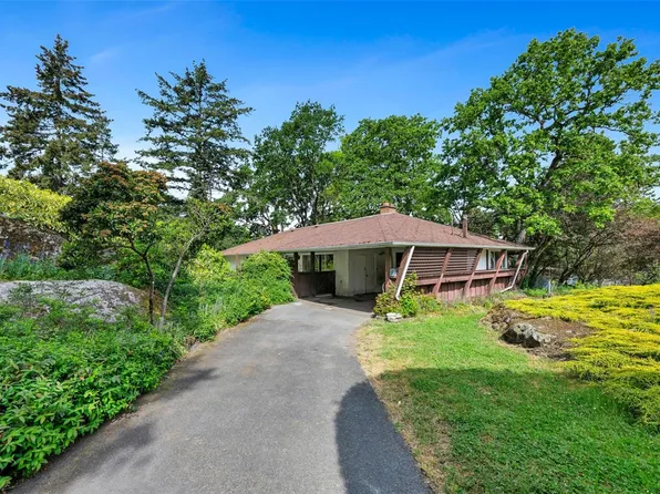3564 James Hts, Saanich, BC V8P 3R5
