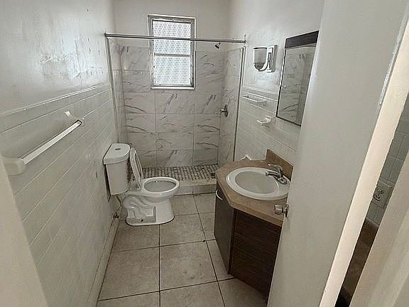 5th image of 3621 SW 13th St