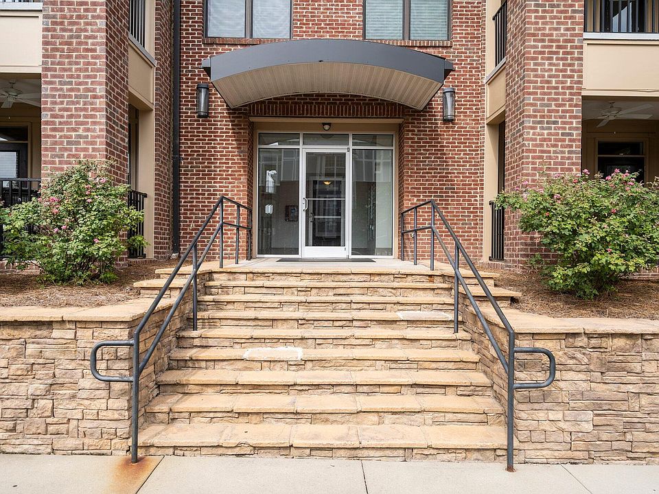1st image of 700 Finsbury St APT 202