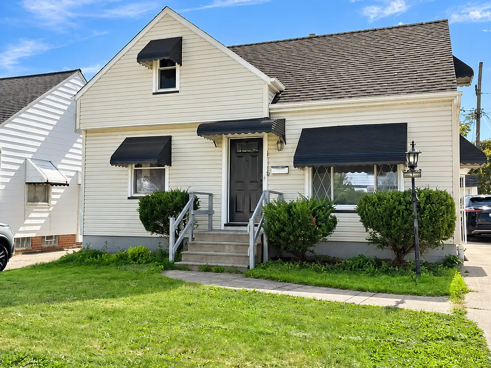 15916 Edgewood Ave