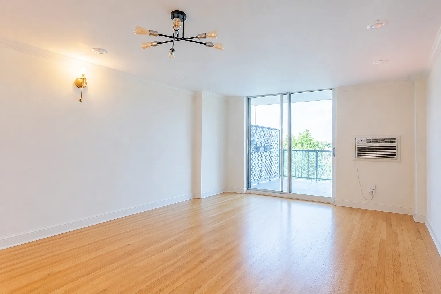 1 bed, 646 sqft, $3,200 — Photo 3