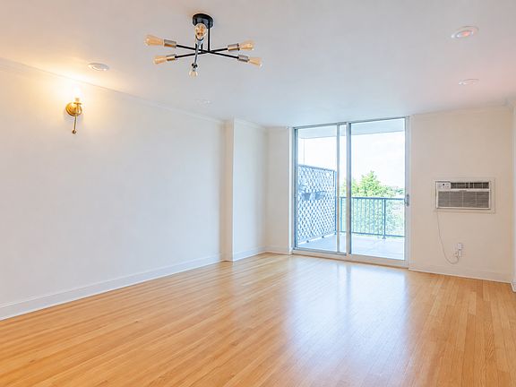 3rd image of 19 Winchester St APT 806