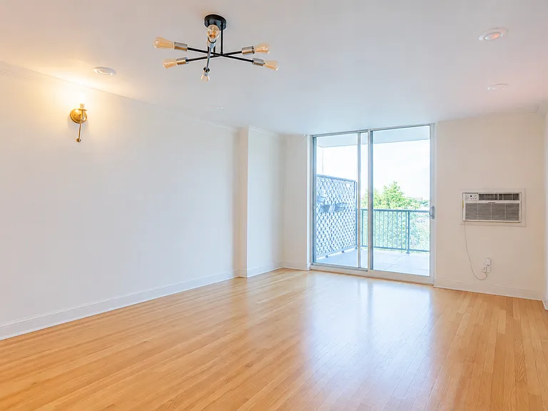 19 Winchester St #806 — Photo 3