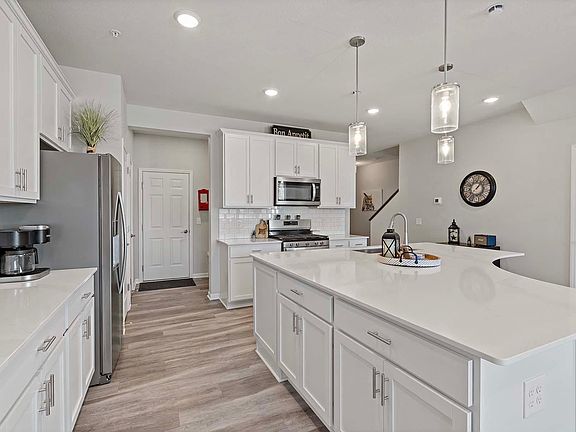 4th image of 4884 Avery Ct