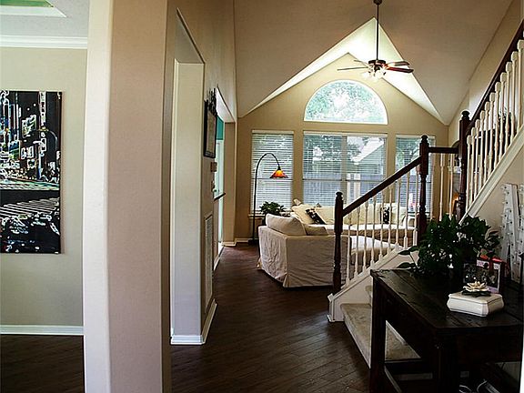 Bright and open as you walk in! Formal Dining is to your left, Study is to your right