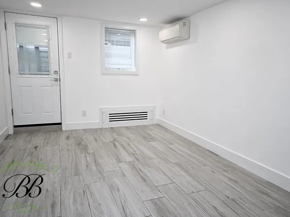 2070 Pearson Street image 2 of 36