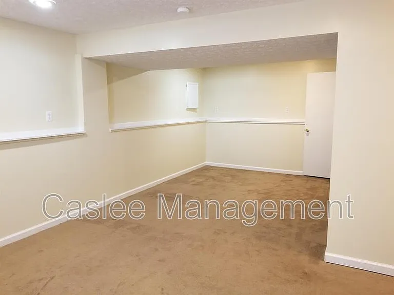 1049 Deleone Dr — Photo 19