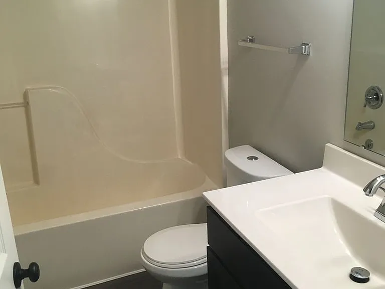 238 N George St #306 — Photo 6