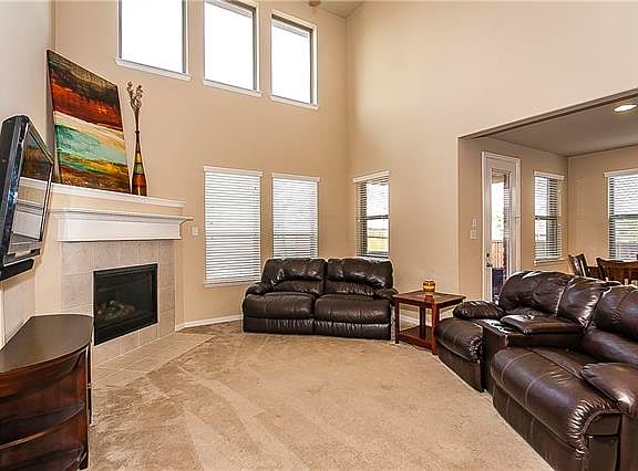 4th image of 4004 Brook Wood Dr