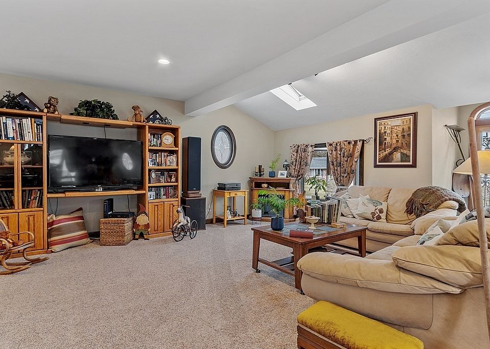 515 Lenox St, Athol, MA 01331 Zillow