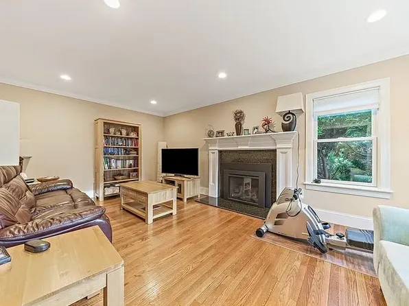 15 John St #1, Newton Center, MA 02459